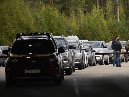 Cars coming from Russia wait in long lines at the border checkpoint between Russia and Finland near Vaalimaa on Thursday.