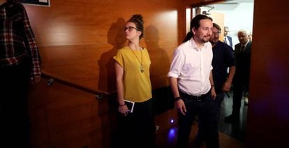 Pablo Iglesias attends a speech on Wednesday given by Catalan regional premier Carles Puigdemont.