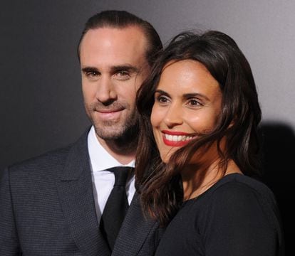 The actor Joseph Fiennes with his wife María Dolores Diéguez at the premiere of ‘The Handmaid’s Tale,’ April 25, 2017.

