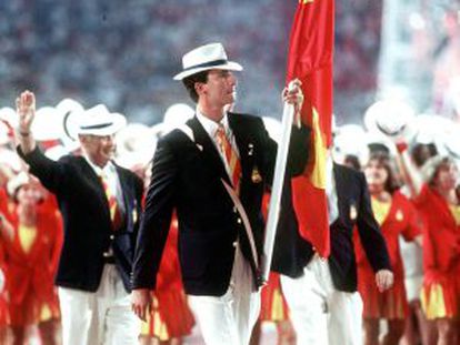 Prince Felipe, who participated in a sailing event, sports the Spain team's 1992 outfits at Barcelona.