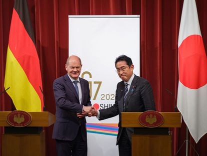 Olaf Scholz, Germany's chancellor, left, and Fukio Kishida, Japan's prime minister, right, shake hands during a news conference at the prime minister's official residence in Tokyo, Japan, on Saturday, March 18, 2023.