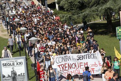 Students from the Autonomous University of Barcelona (UAB) protest against the Supreme Court sentence.