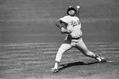 Valenzuela pitches against the San Francisco Giants, October 3, 1982.