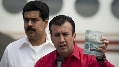 Tarek El Aissami speaks at an event while President Nicolás Maduro listens in the background.