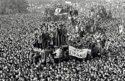 Demonstrations in Bucharest against the dictator Nicolae Ceausescu in December 1989.