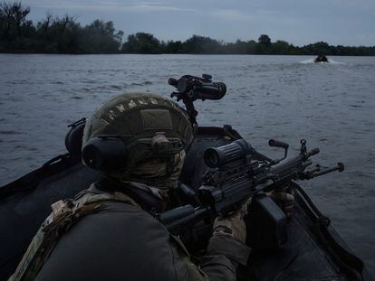 A boat patrol on the Dnipro River with a Ukrainian soldier. The river now forms the front line near Kherson. Image from June 11, 2023.