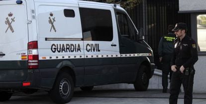 The police van that took former PP treasurer Luis Bárcenas from prison to the High Court on Thursday.
