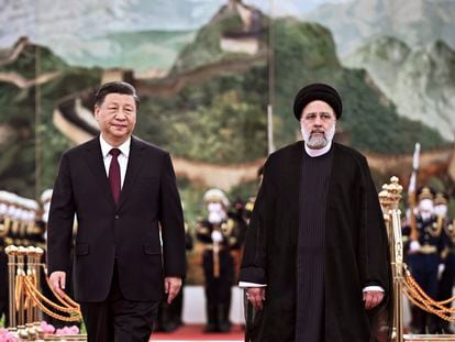 Chinese President Xi Jinping (left) and his Iranian counterpart Ebrahim Raisi meet in Beijing; February 16, 2023.