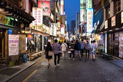 Nightlife in the Isadong area of Seoul.
