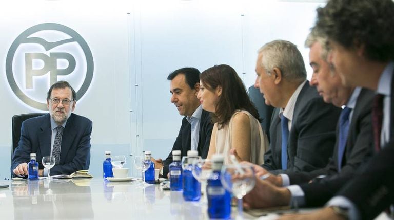 Mariano Rajoy and his executive commitee at PP headquarters.