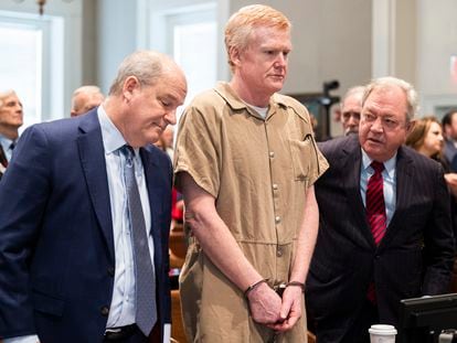 Alex Murdaugh speaks with his legal team at the Colleton County Courthouse on Friday, March 3, 2023, in Walterboro, South Carolina.
