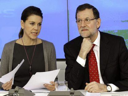 Prime Minister Mariano Rajoy and PP secretary general Mar&iacute;a Dolores de Cospedal at the start of Monday&#039;s National Executive party meeting. 