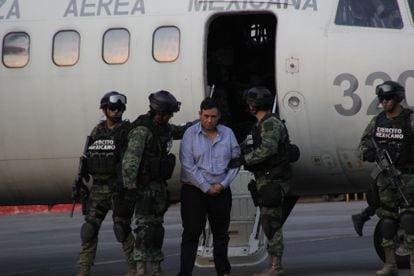 In March 2015, the Federal Police and the Army transferred Omar Treviño Morales, Z-42, after capturing him in San Pedro Garza García (Nuevo León).