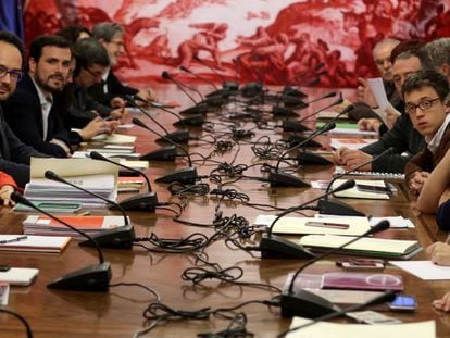 Representatives of the Socialists, Podemos, United Left and Compromís at the meeting on Monday.