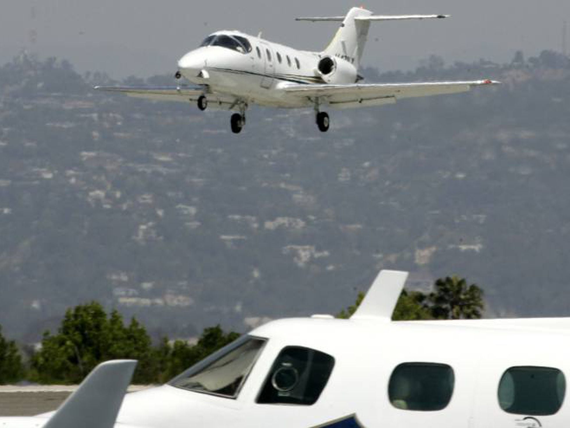 Climate change: What should we do about private jets?