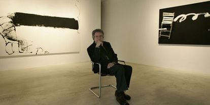 Antoni Tàpies in 2006, at an exhibition of his work at Madrid's Soledad Lorenzo gallery.