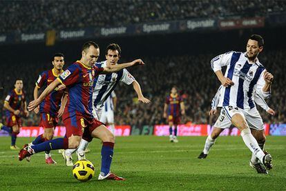 Iniesta scores the second against Real Sociedad.