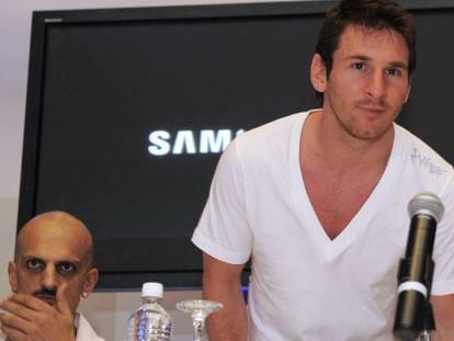 Messi (r) with Guillermo Marín in Panama in July 2013.