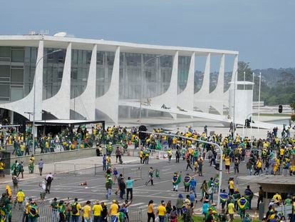Protesters, supporters of Brazil's former President Jair Bolsonaro, protest outside the Planalto Palace building in Brasilia, Brazil, Sunday, Jan. 8, 2023.