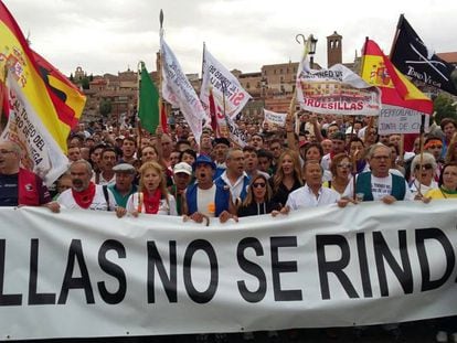 Tordesillas residents protesting the ban.