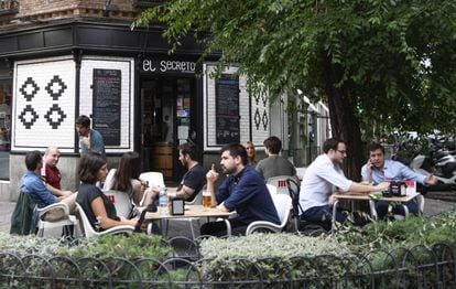 El Secreto's sidewalk café on Ponzano.