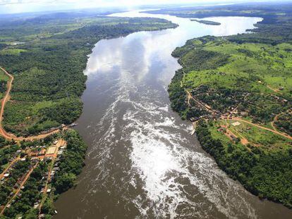 The River Xing&uacute; in Belo Monte.