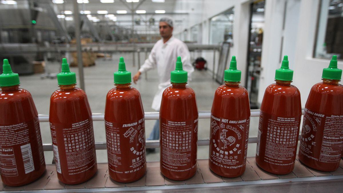Original Huy Fong Foods Sriracha Hot Chili Sauce 28oz - 2 Pack