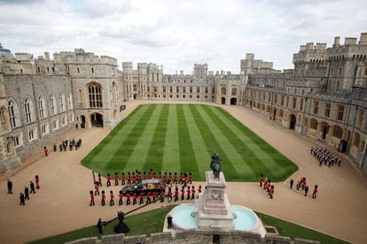 The coffin of Queen Elizabeth II in the central courtyard of Windsor Castle.