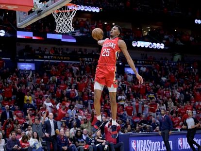 New Orleans Pelicans guard Trey Murphy III (25) breaks free for a dunk during the first half of an NBA basketball play-in tournament game against the Oklahoma City Thunder in New Orleans, Wednesday, April 12, 2023.