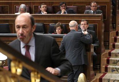 Prime Minister Mariano Rajoy in Congress on Wednesday as Socialist leader Alfredo P&eacute;rez Rubalacaba turns away.