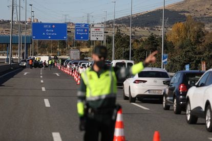 A police checkpoint on the border of the Madrid region and Castilla y León.