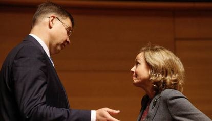 Nadia Calviño, the acting economy minister, with EC vice-president Valdis Dombrovskis.
