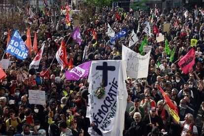 Unions and protesters opposing the pension reform attend a rally against Emmanuel Macron's visit, in Ganges, near Montpellier, France, 20 April 2023. 
