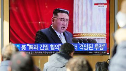 A TV screen shows a news program reporting with footage of North Korean leader Kim Jong Un in Pyongyang, at the Seoul Railway Station in Seoul, South Korea, on Dec. 27, 2022.