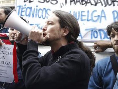 El líder de Podemos, Pablo Iglesias, durante una protesta de técnicos de Telefónica