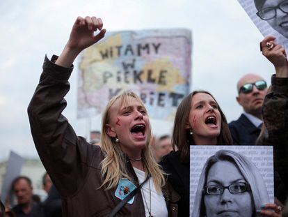 Gabriela Nowina-Witkowska, 16, and Ewa Wloczynska, 16, take part in a protest in Poland, 2023