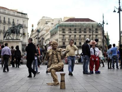 One of the Puerta del Sol&#039;s many street entertainers. 
