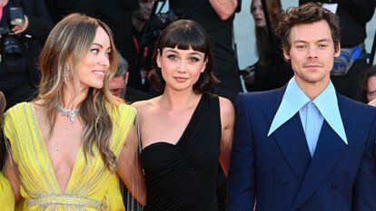 (l-r) Olivia Wilde, Sydney Chandler and Harry Styles at the premiere of 'Don't Worry Darling.'