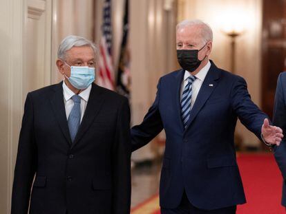 Mexican President Andrés Manuel Lopéz Obrador (l) and US President Joe Biden.