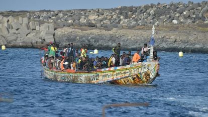 A migrant boat carrying 316 people arrives at the port of La Restinga, in the Spanish island of El Hierro, on Monday.