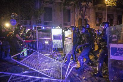 Police charge against protesters outside the central government‘s delegate headquarters in Barcelona during a demonstration organized by the Committees for the Defense of the Republic (CDR), a pro-independence group.