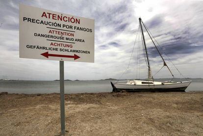 Warning signs on a beach in Murcia.