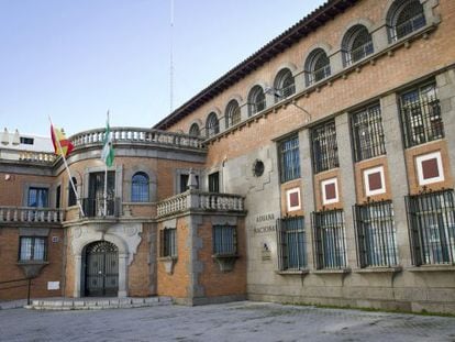 The customs building in Huelva that was raided by thieves on New Year&#039;s Eve.