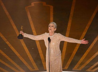 Actress Jamie Lee Curtis during her speech after receiving the Oscar for Best Supporting Actress.