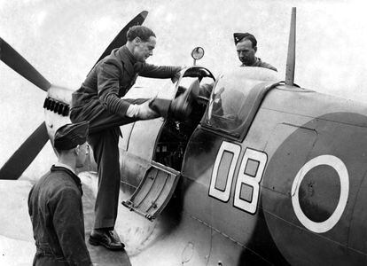 Disabled aviator Douglas Bader, who was imprisoned in Colditz Castle.