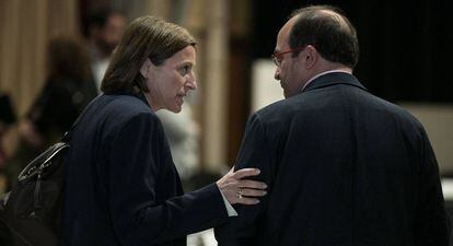 Carme Forcadell, speaker of the Catalan assembly, with Catalan Socialist Party chief Miquel Iceta.