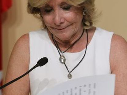 Esperanza Aguirre holding back her emotions at today&#039;s news conference. 