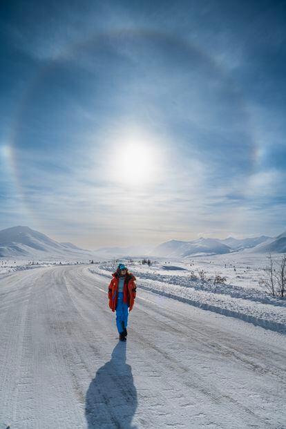 Mariel Galán in the Arctic Circle during the "solar halo," a meteorological phenomenon caused by ice crystals in the troposphere refracting light and creating colorful rings around the sun.