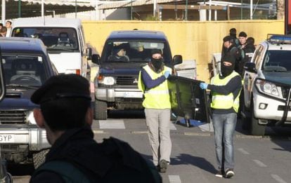 Civil Guard officers conduct a raid in Melilla on Tuesday.