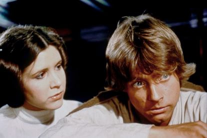 Actors Carrie Fisher (Leia) and Mark Hamill (Luke) on the set of 'Star Wars: Episode IV – A New Hope' (1978). 